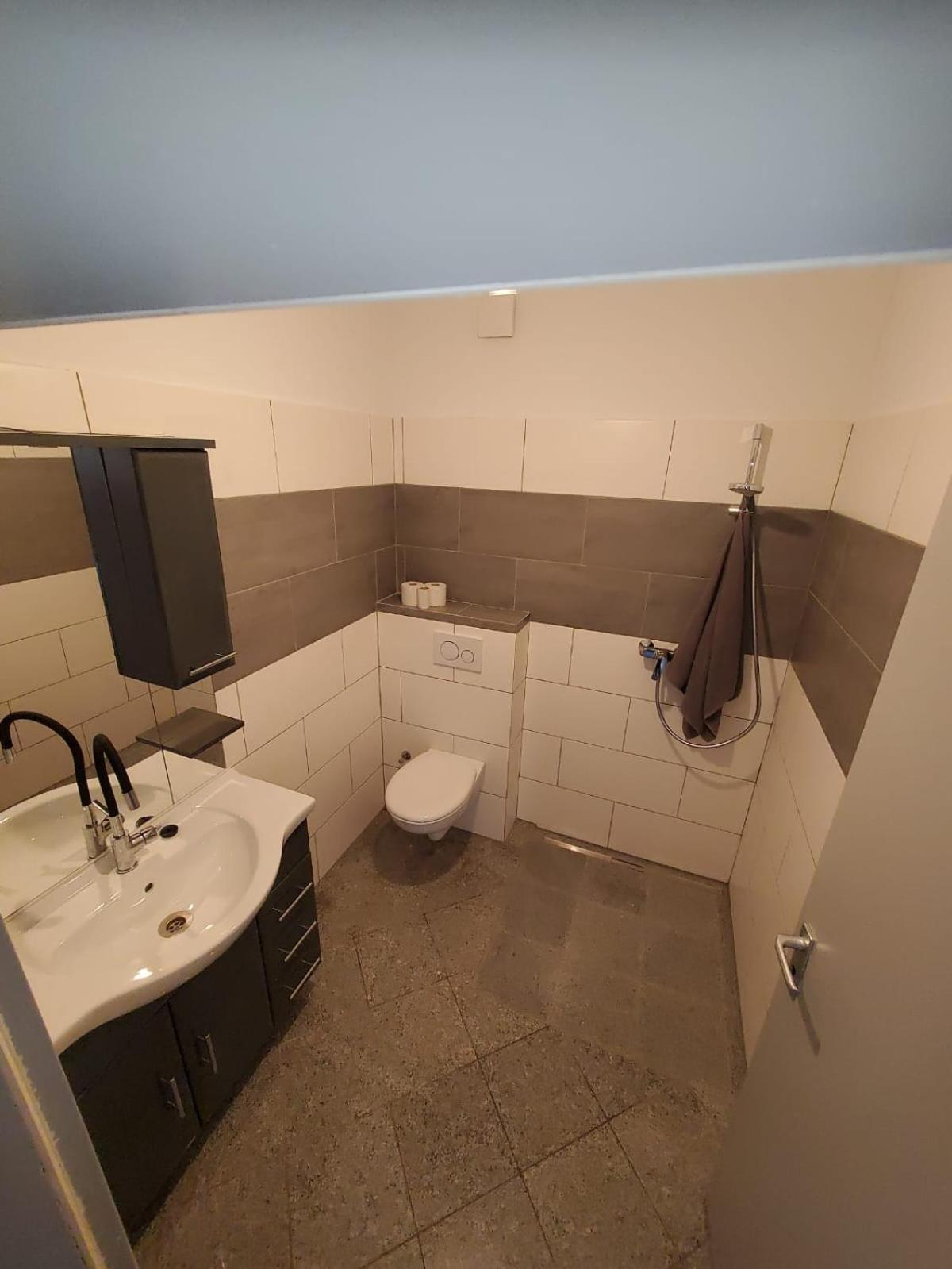 Grosse 3 Zi Wohnung Auf Der Pferde Farm Лар Екстер'єр фото